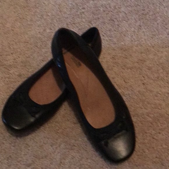 clarks black flats